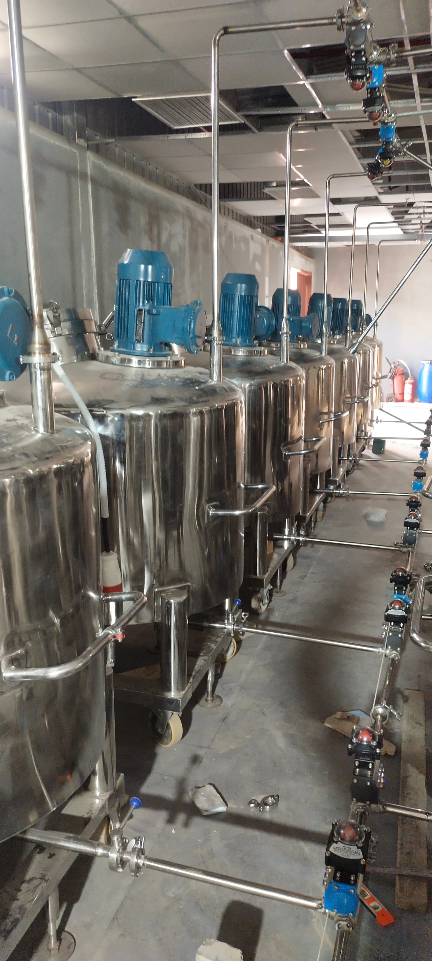 Machinery pipeline installation
