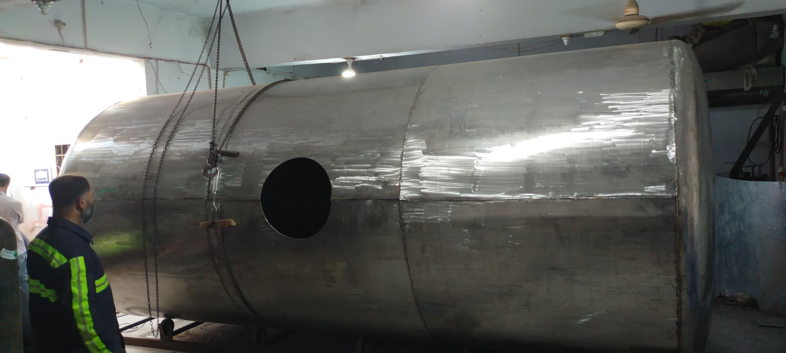 Bulk storage tank working stage