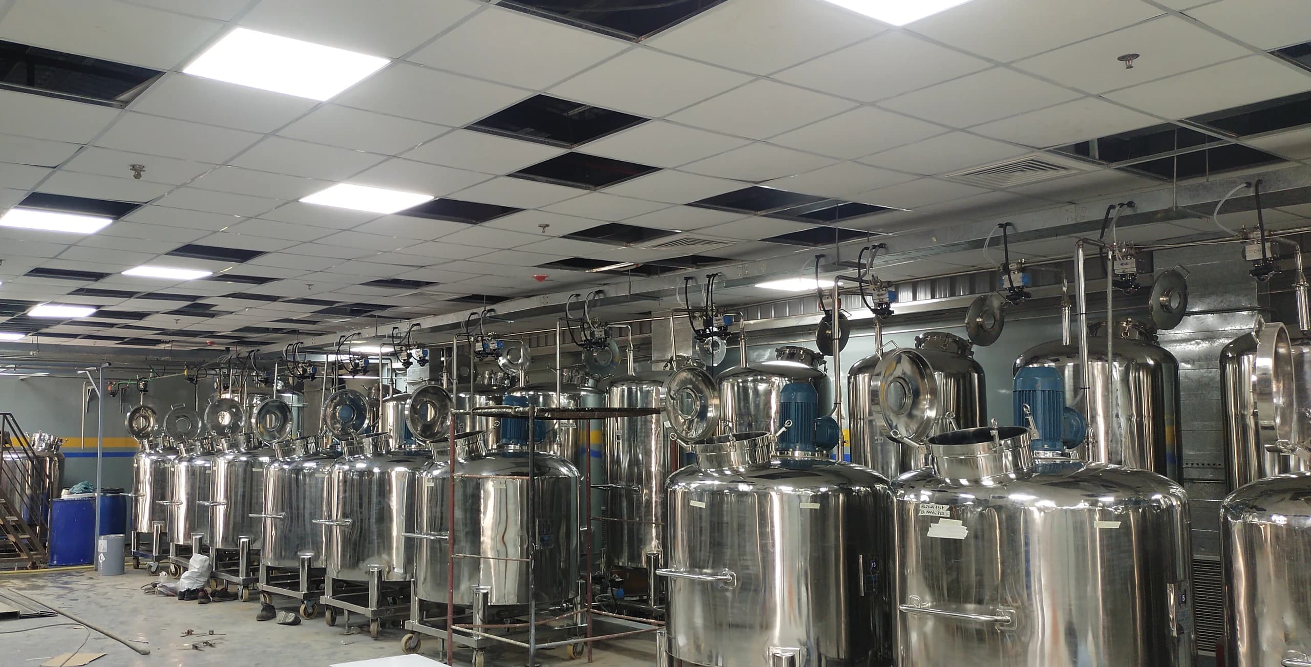 Industrial stainless steel mixing vessel
