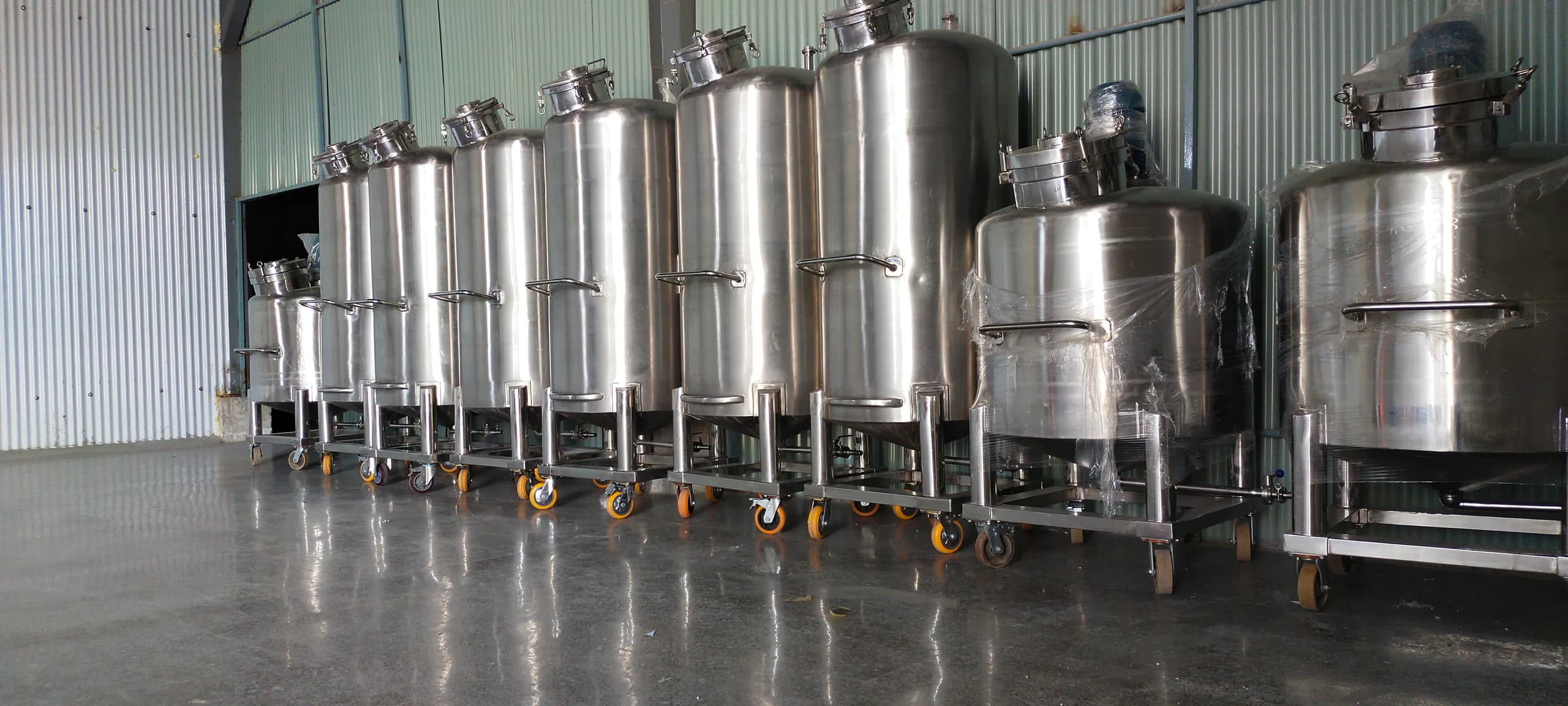 Process mixing tank assembly