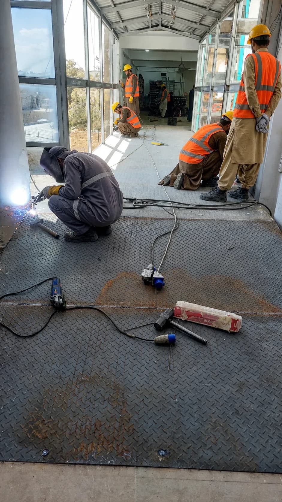 Connecting bridge working stage