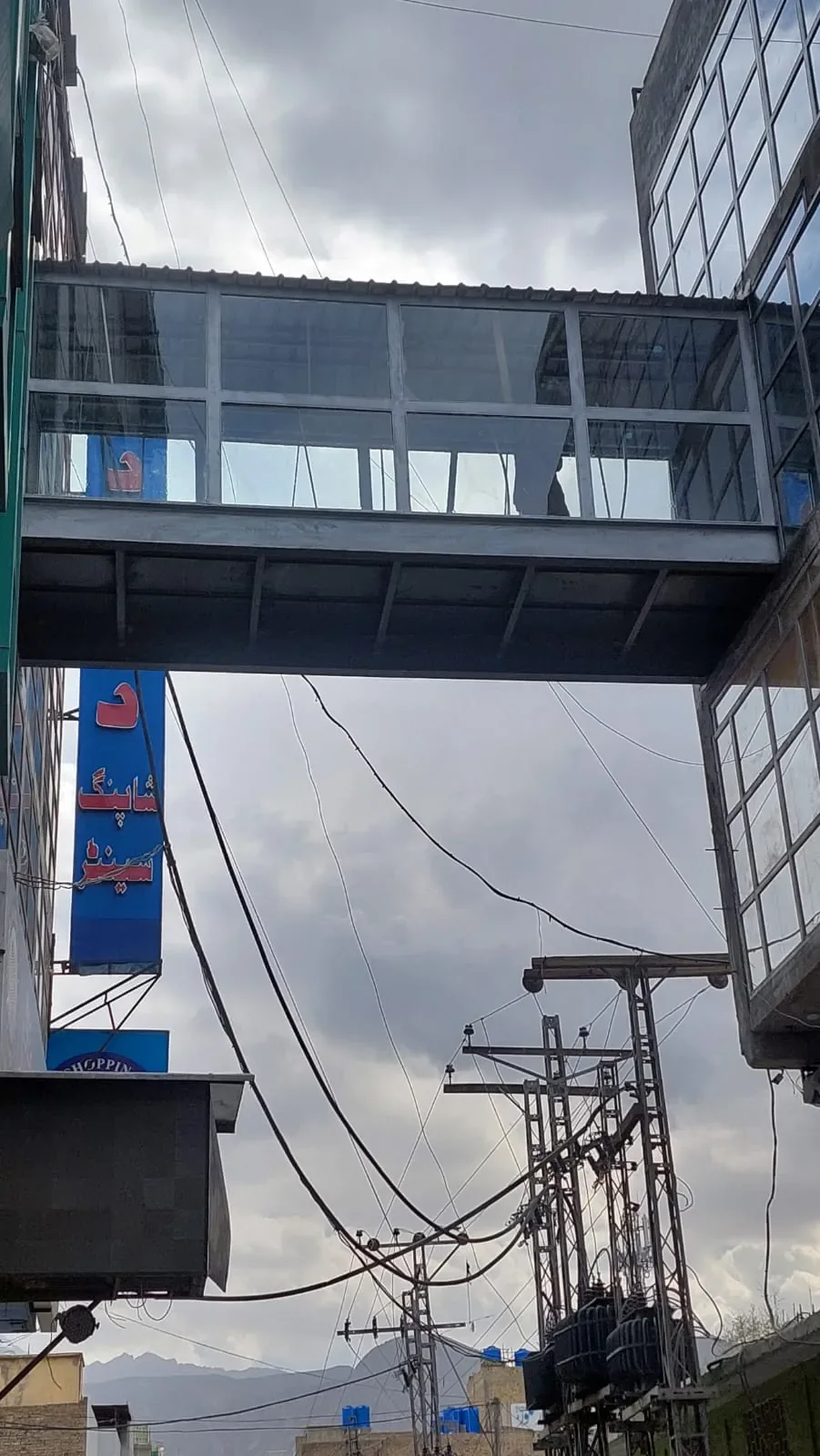 Steel connecting bridge detail